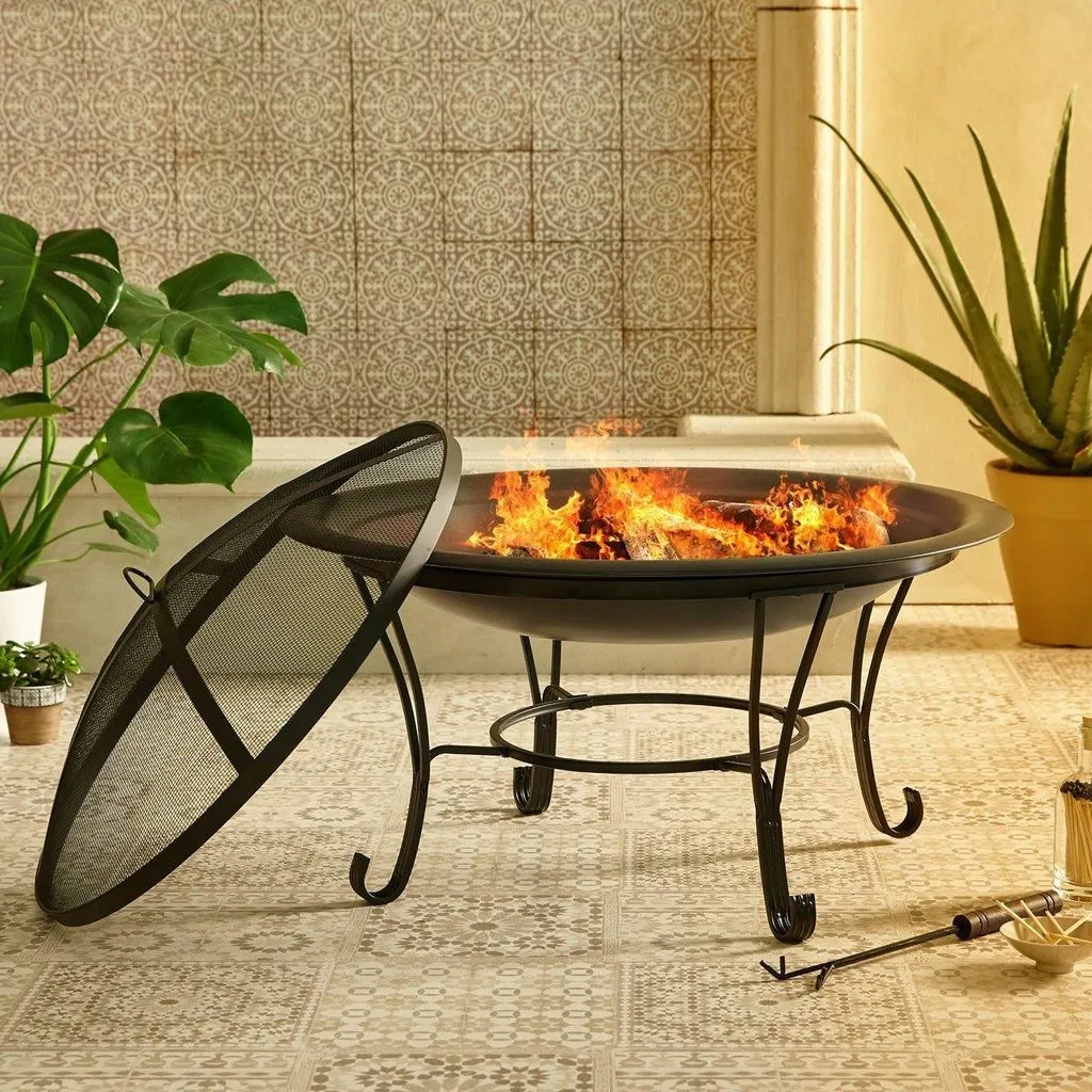 Circular fire pit with mesh lid