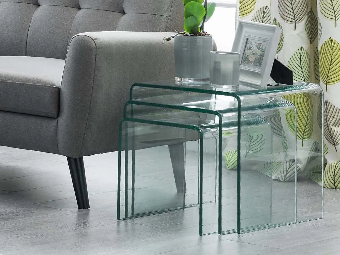 Curved glass tables