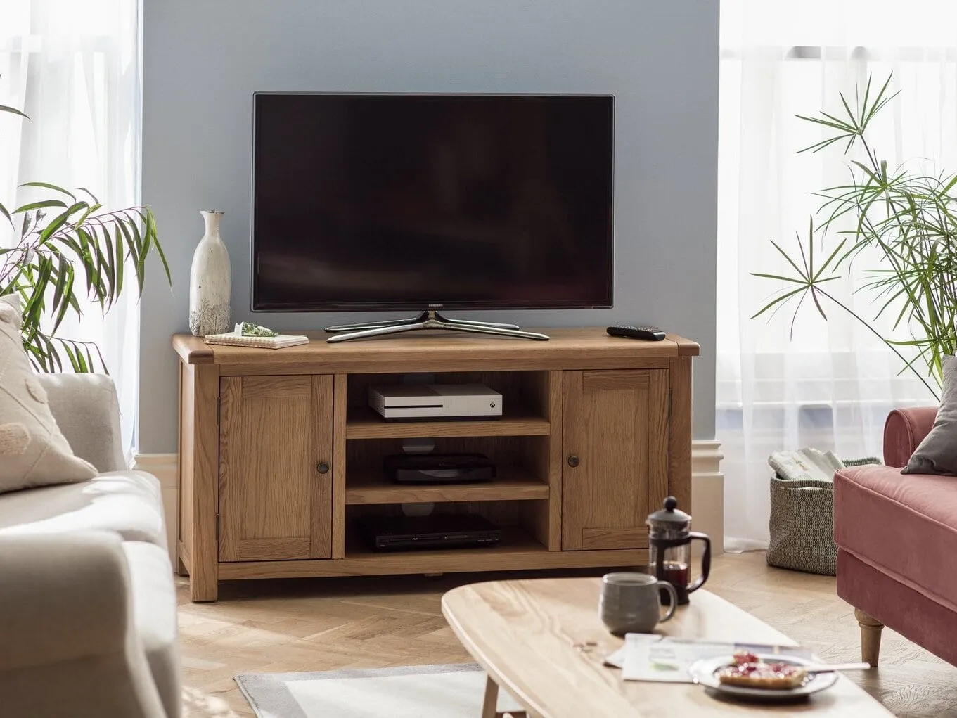 2-door oak tv unit