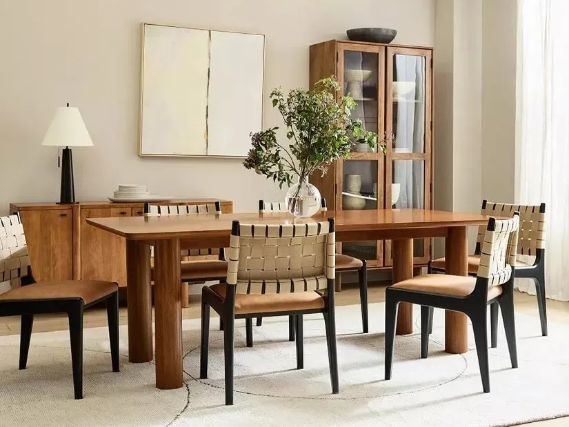 Dark woo didning table