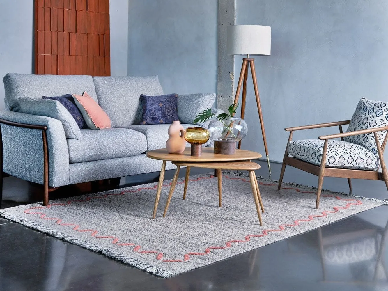 Pair of nesting oval coffee tables
