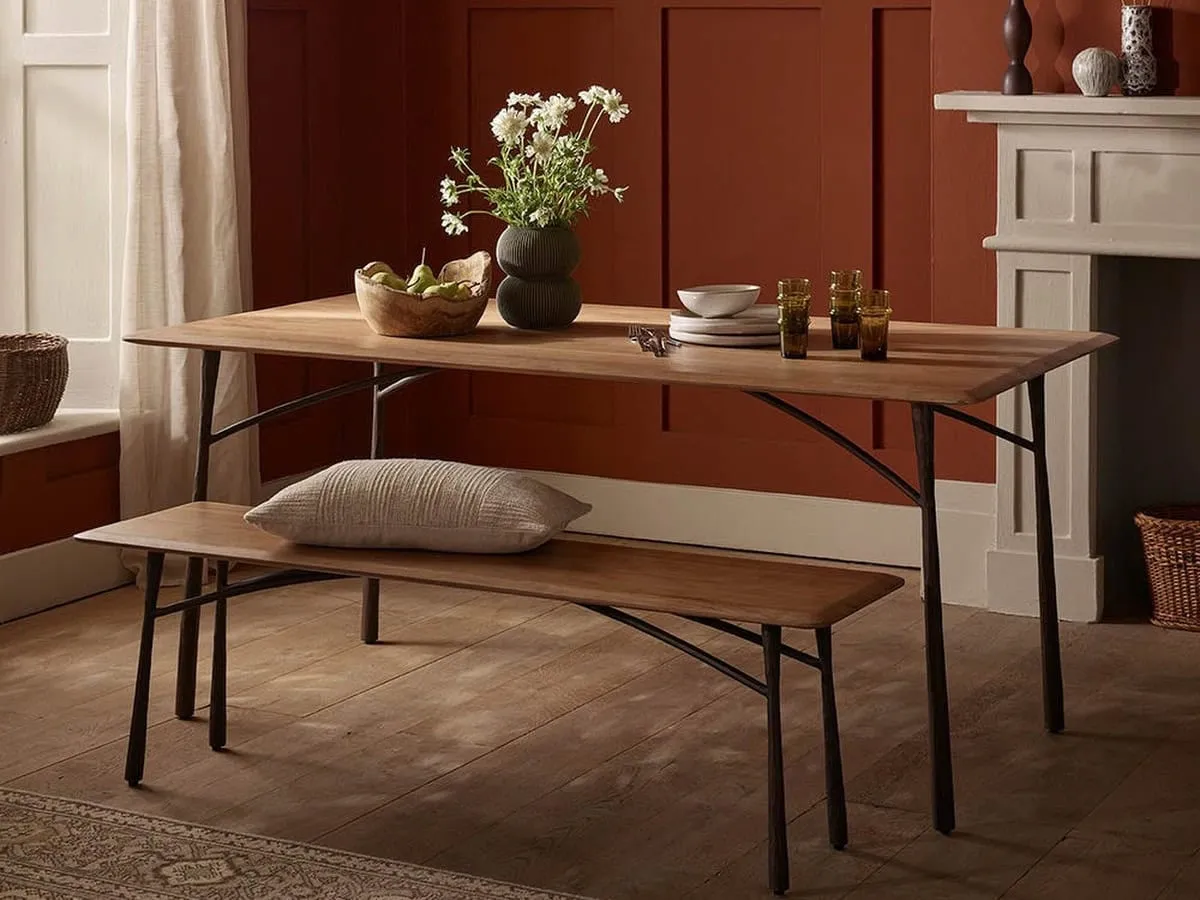 Mango wood dining table with slender legs