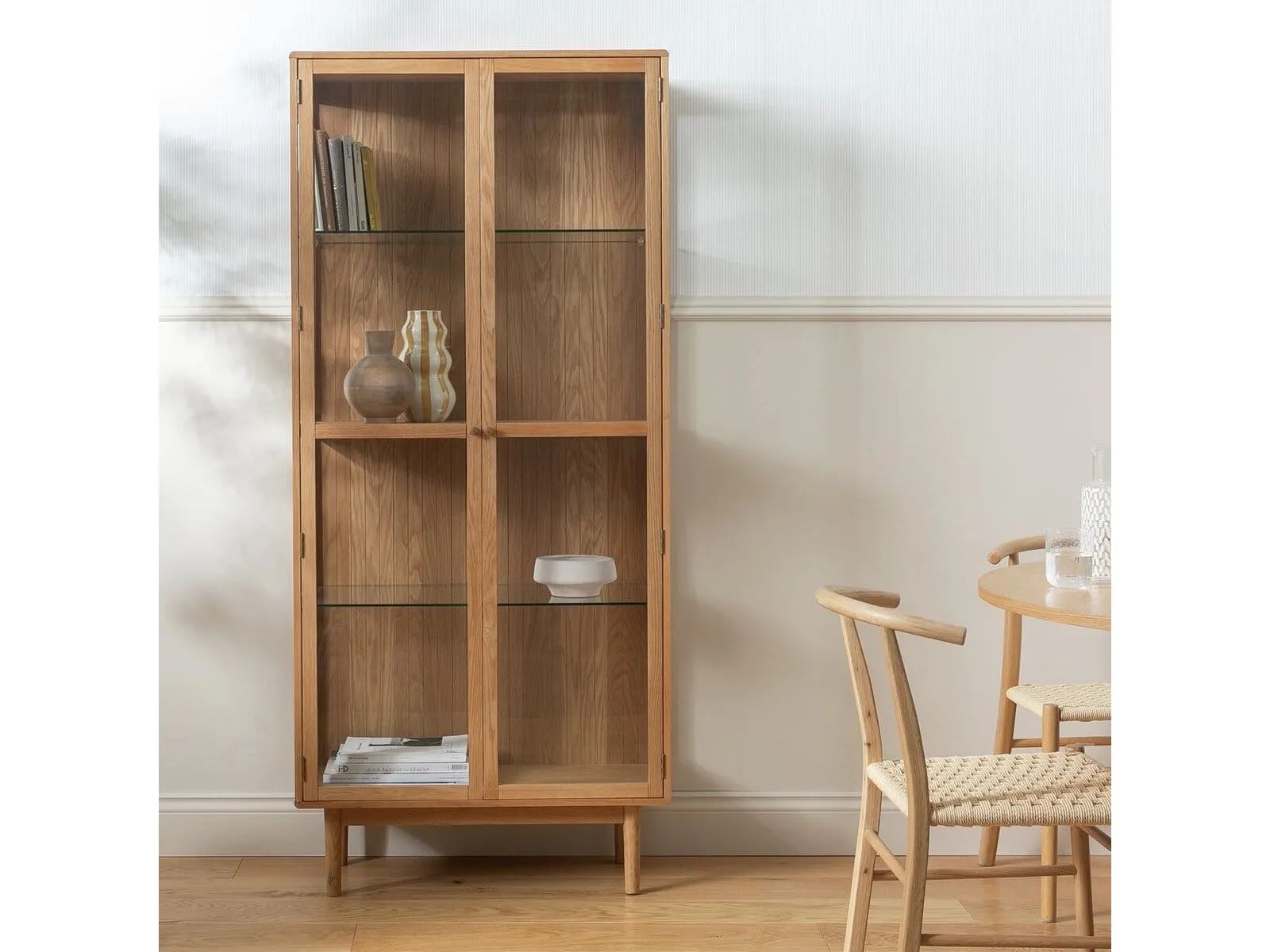 Oak display cabinet with glass shelves and 2 glass doors