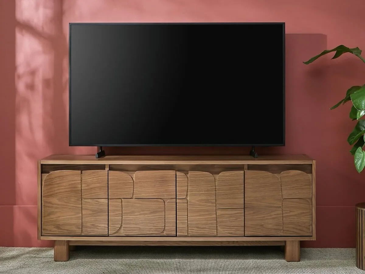 Oak tv unit with 4 sculpted pattern doors