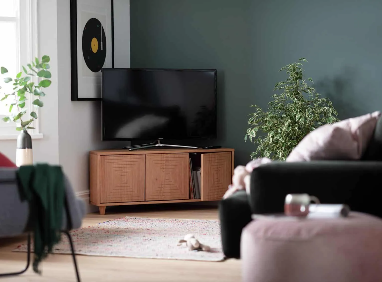 Oak corner TV unit with groove pattern doors