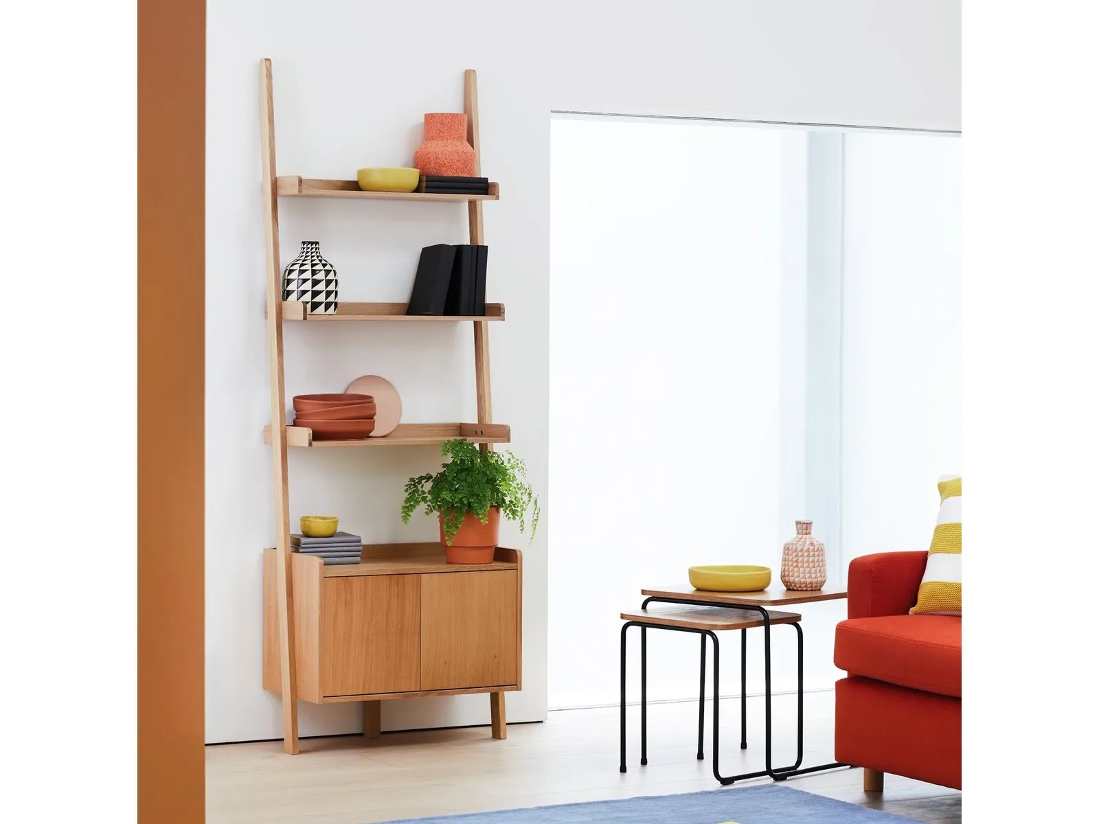 Oak ladder shelf with 2-door cupboard