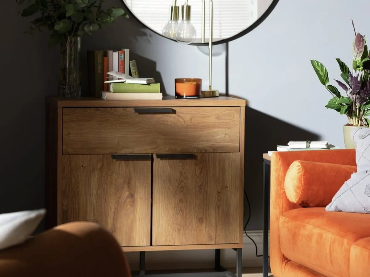 2 door oak sideboard with single drawer