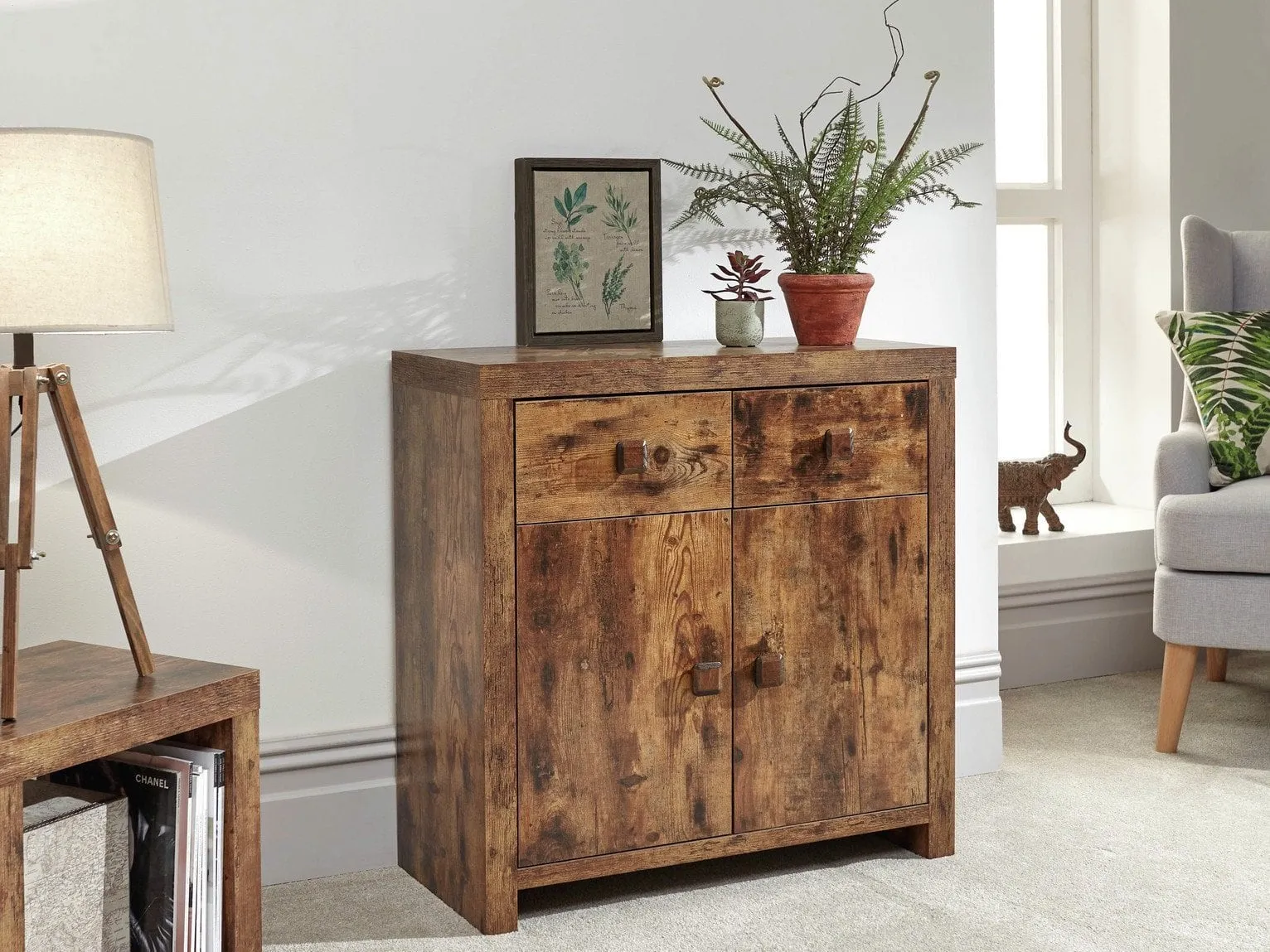 Mango 2-door sideboard with 2 drawers