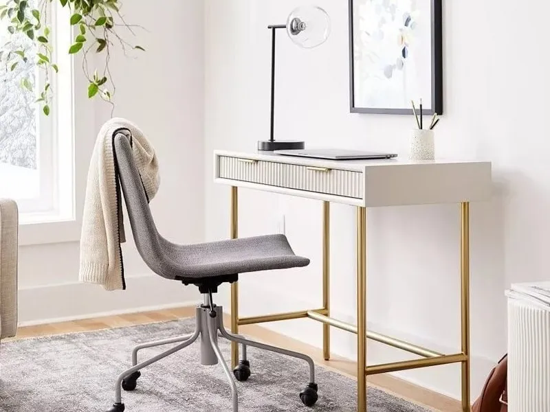 White-painted desk with 2 textured drawers and gold-coloured legs