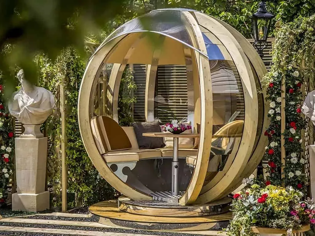 Garden pod with rotating base