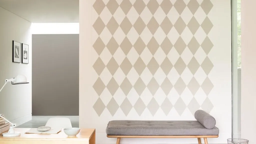 Neutral paint scheme with pattern