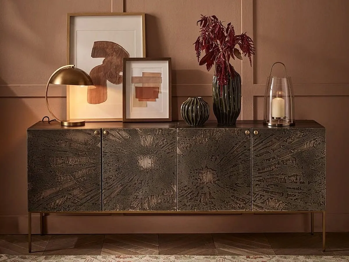 4-ddor sideboard with patina-pattern iron doors 