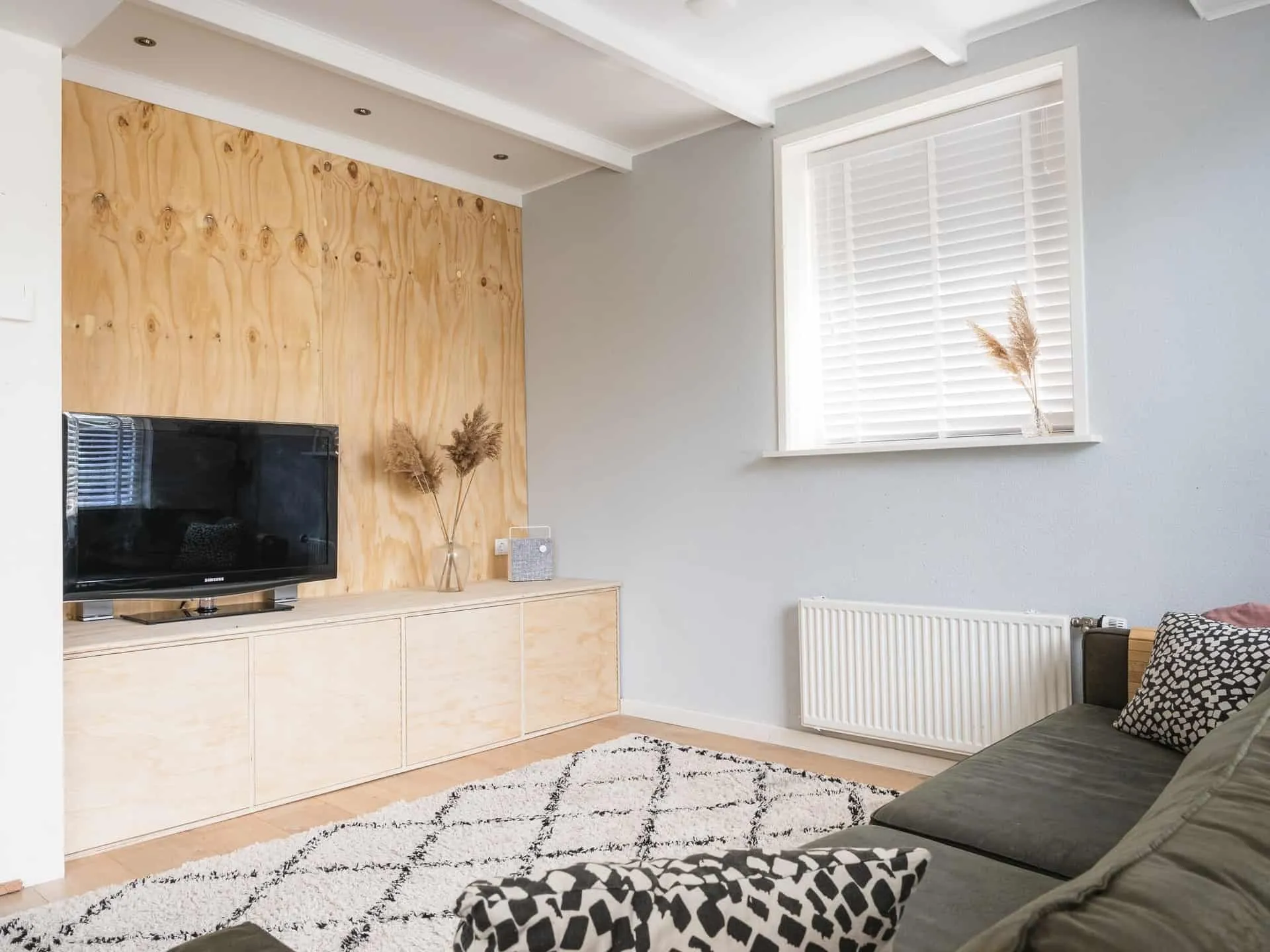 Plain decor scheme
