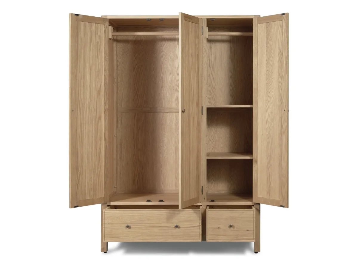 Oak 3-door wardrobe