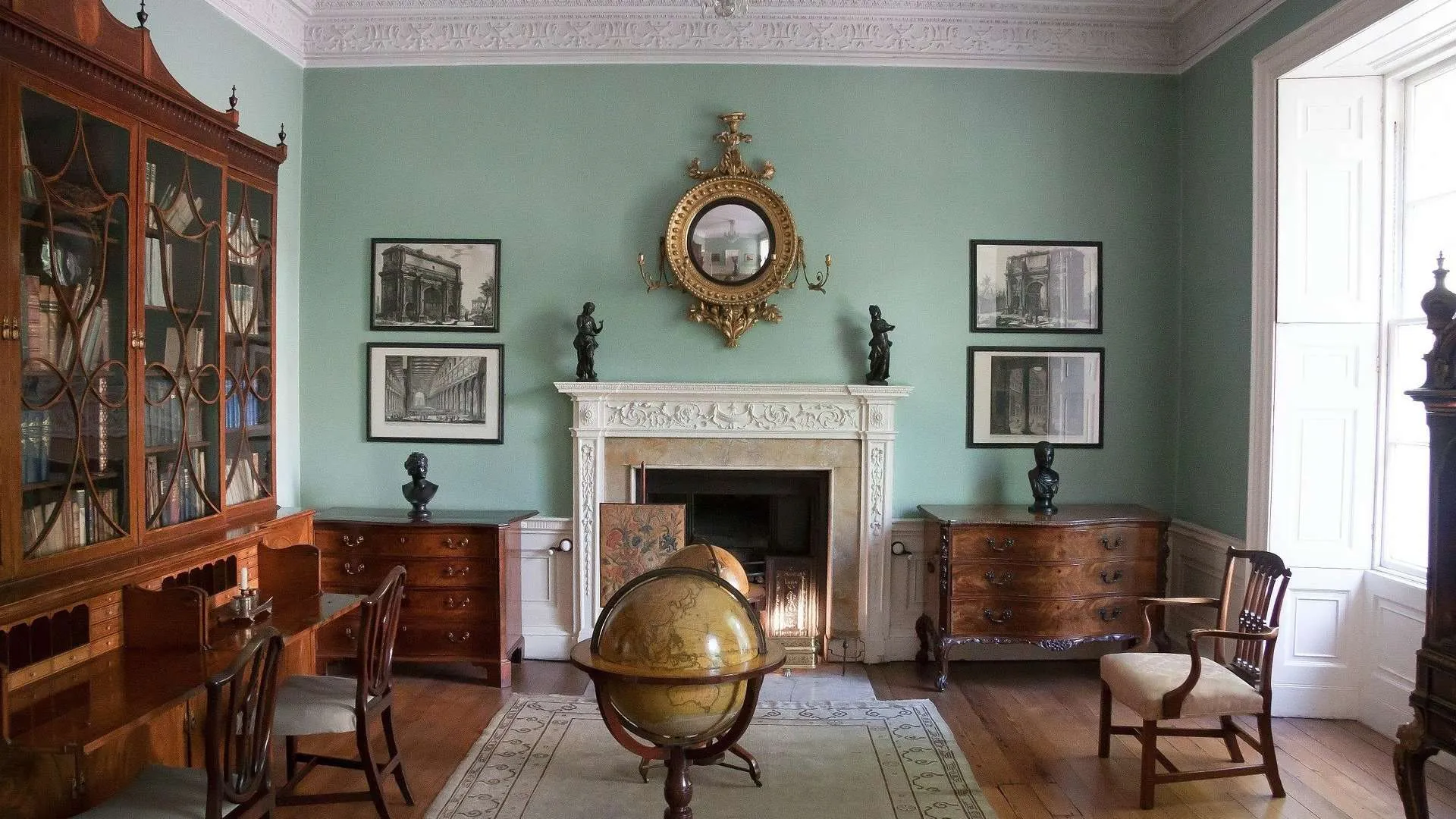 Georgian-style decor