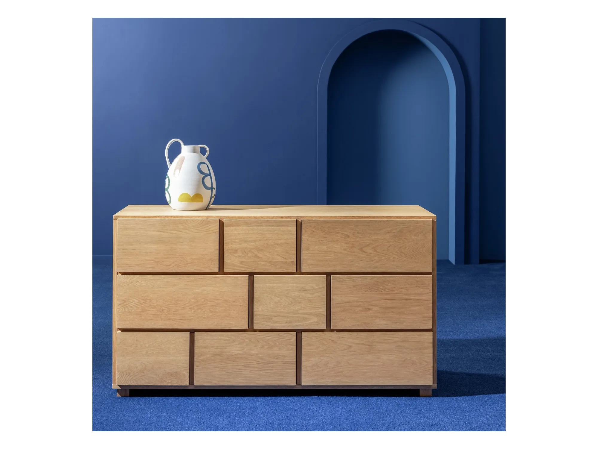 Modern oak 9-drawer chest