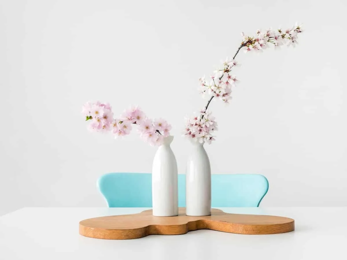 Minimal vase and single flower