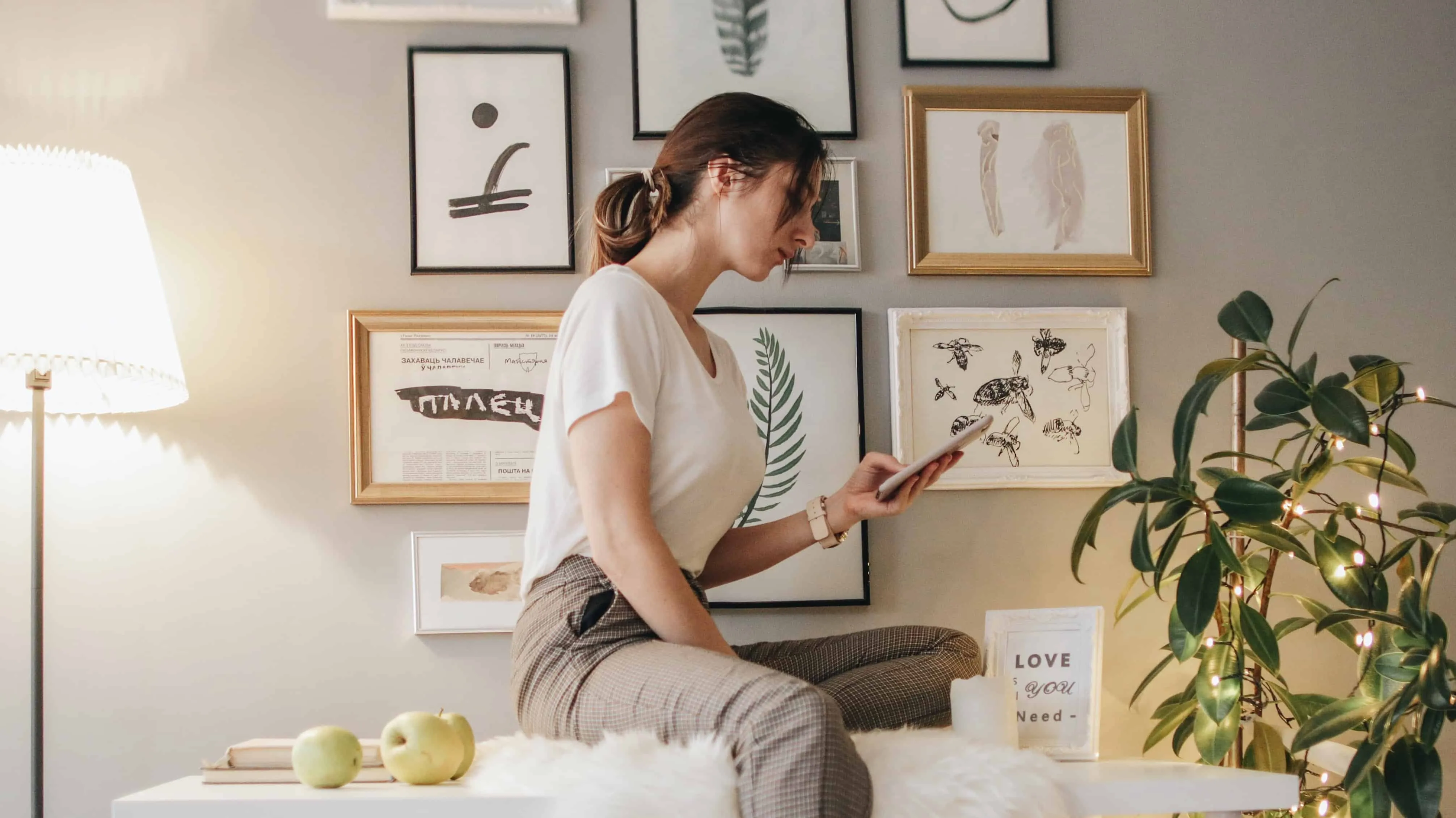 Pictures and lamp