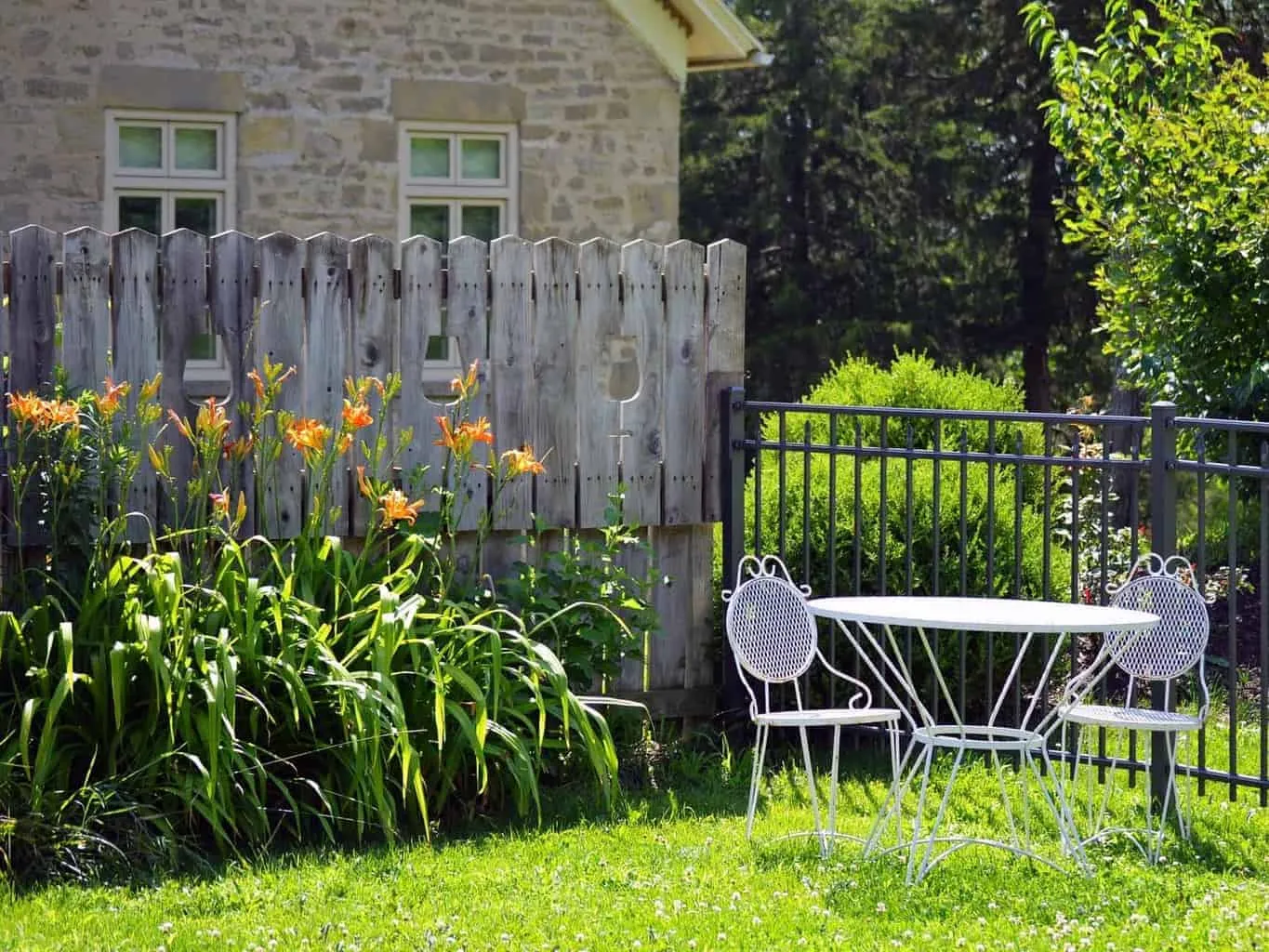 Garden with a fence and small white table with two chairs